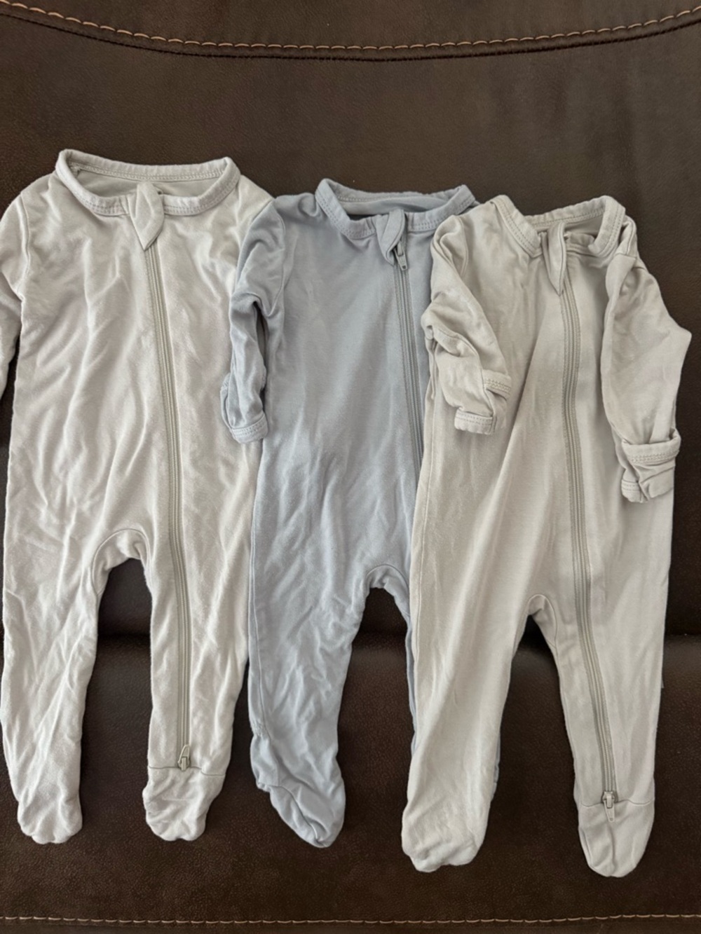 Kyte BABY Pack of 3 Footed Sleepers in Light Blue and Light Gray